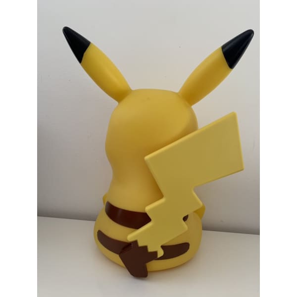 LAMPE LED 40 CM PIKACHU + TELECOMMANDE (811356) LAMPE LED 40 CM PIKACHU + TELECOMMANDE (811356)